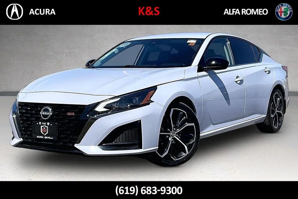 2023 Nissan Altima 2.5 SR — photo 1 of 13