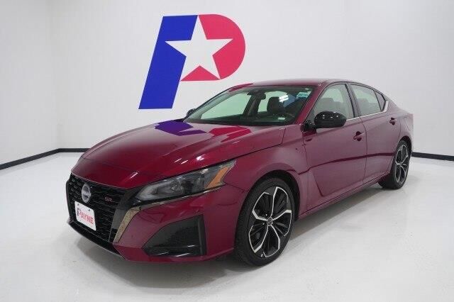 2024 Nissan Altima 2.5 SR — photo 1 of 13