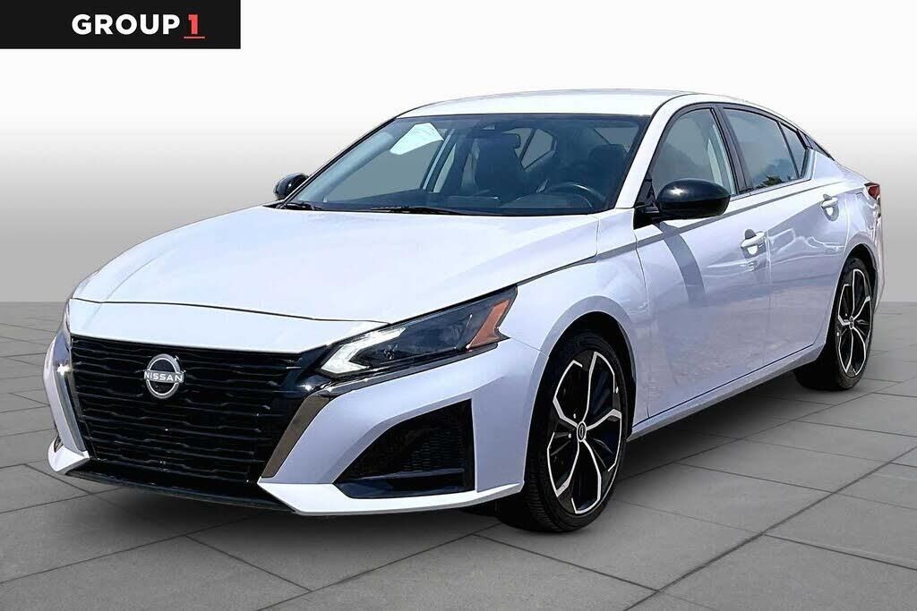 2024 Nissan Altima 2.5 SR — photo 1 of 14