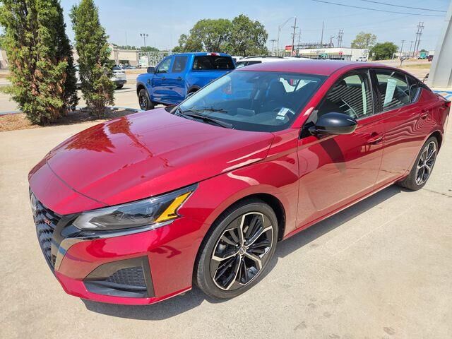 2025 Nissan Altima 2.5 SR — photo 1 of 26