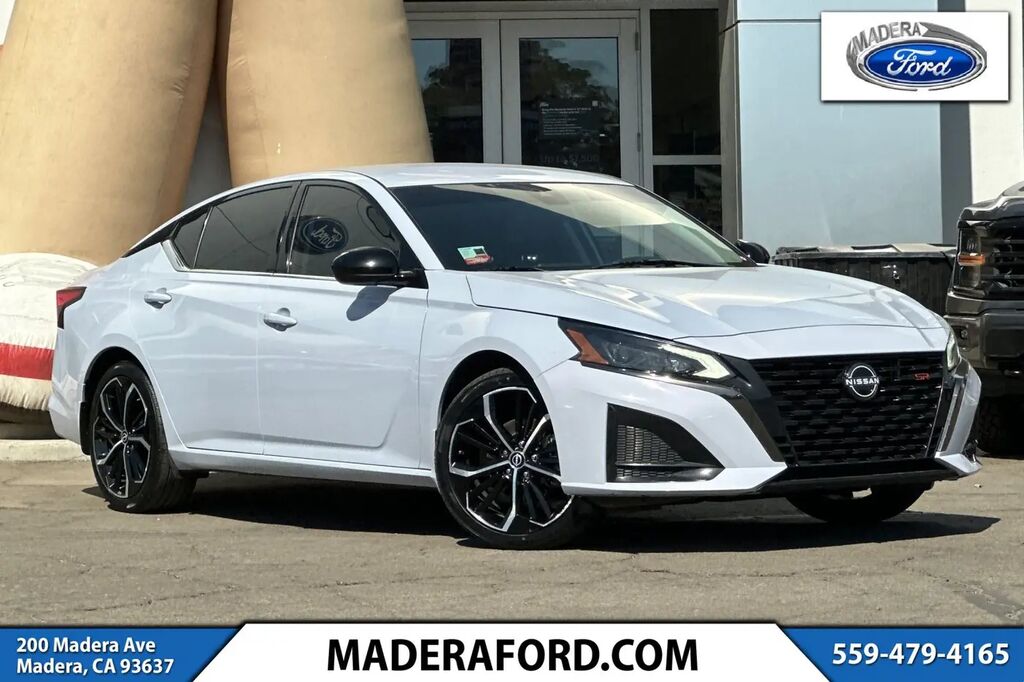 2023 Nissan Altima 2.5 SR — photo 1 of 13