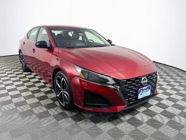 2023 Nissan Altima 2.5 SR — photo 1 of 39