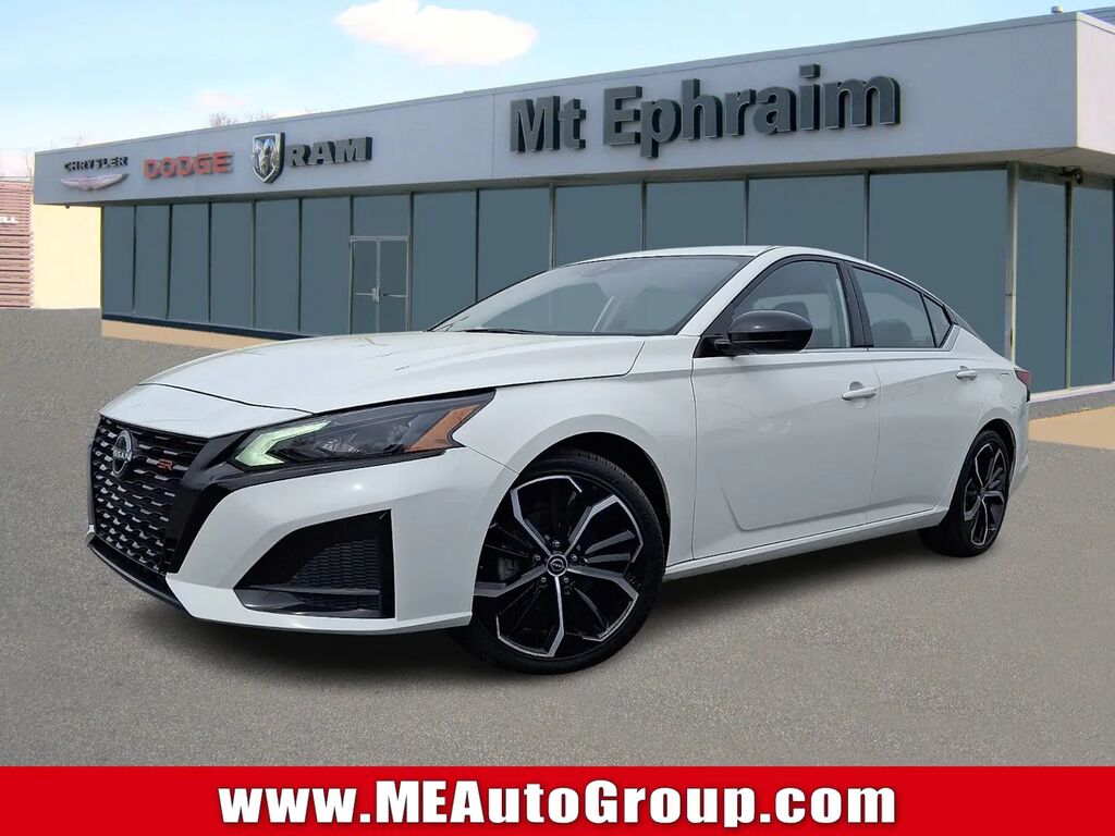 2024 Nissan Altima 2.5 SR — photo 1 of 13