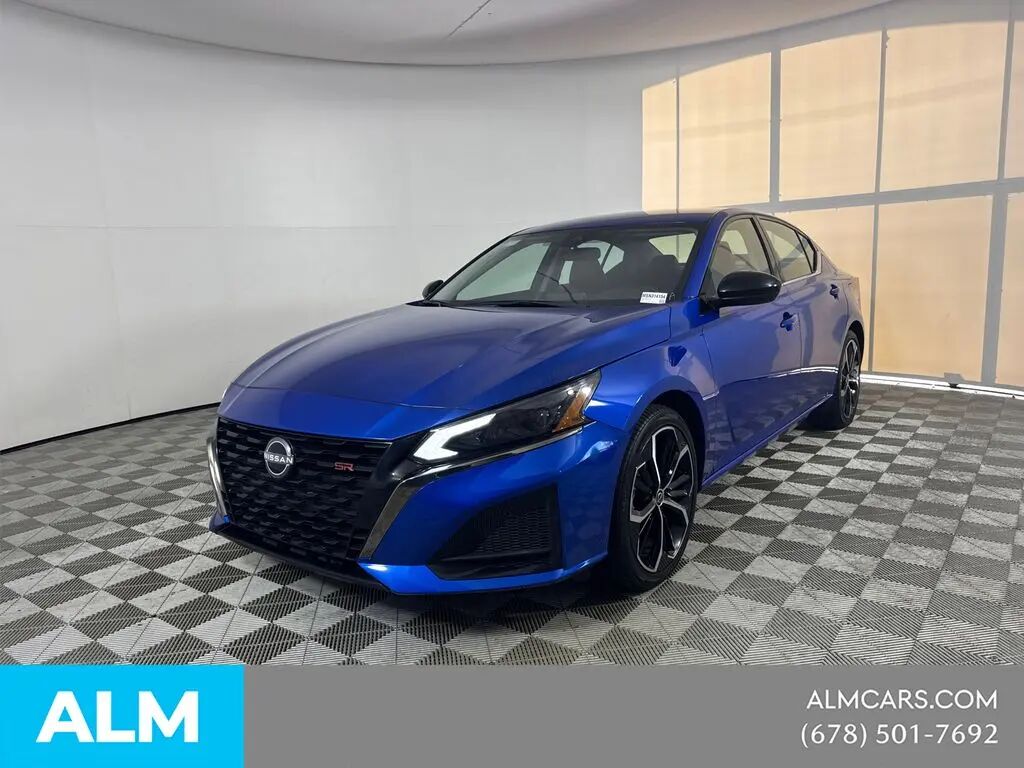 2025 Nissan Altima 2.5 SR — photo 1 of 10