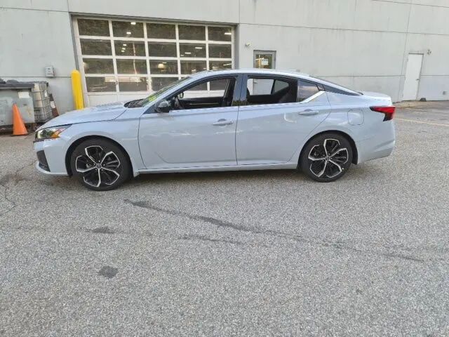 2023 Nissan Altima 2.5 SR — photo 1 of 26