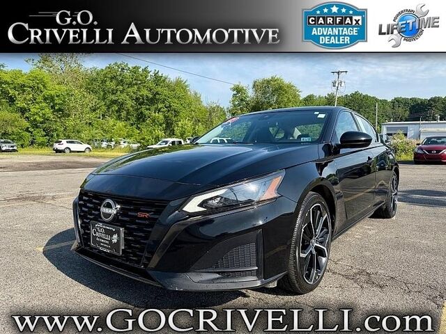 2024 Nissan Altima 2.5 SR Sedan — photo 1 of 13