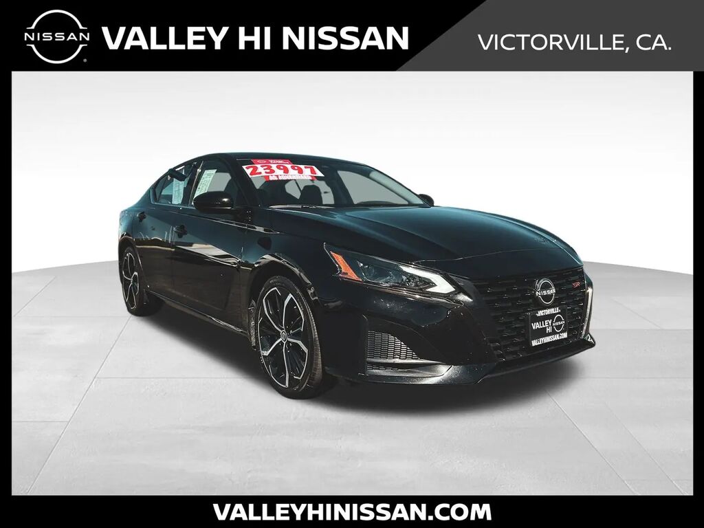 2025 Nissan Altima 2.5 SR — photo 1 of 17