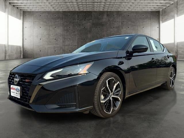 2025 Nissan Altima 2.5 SR — photo 1 of 39