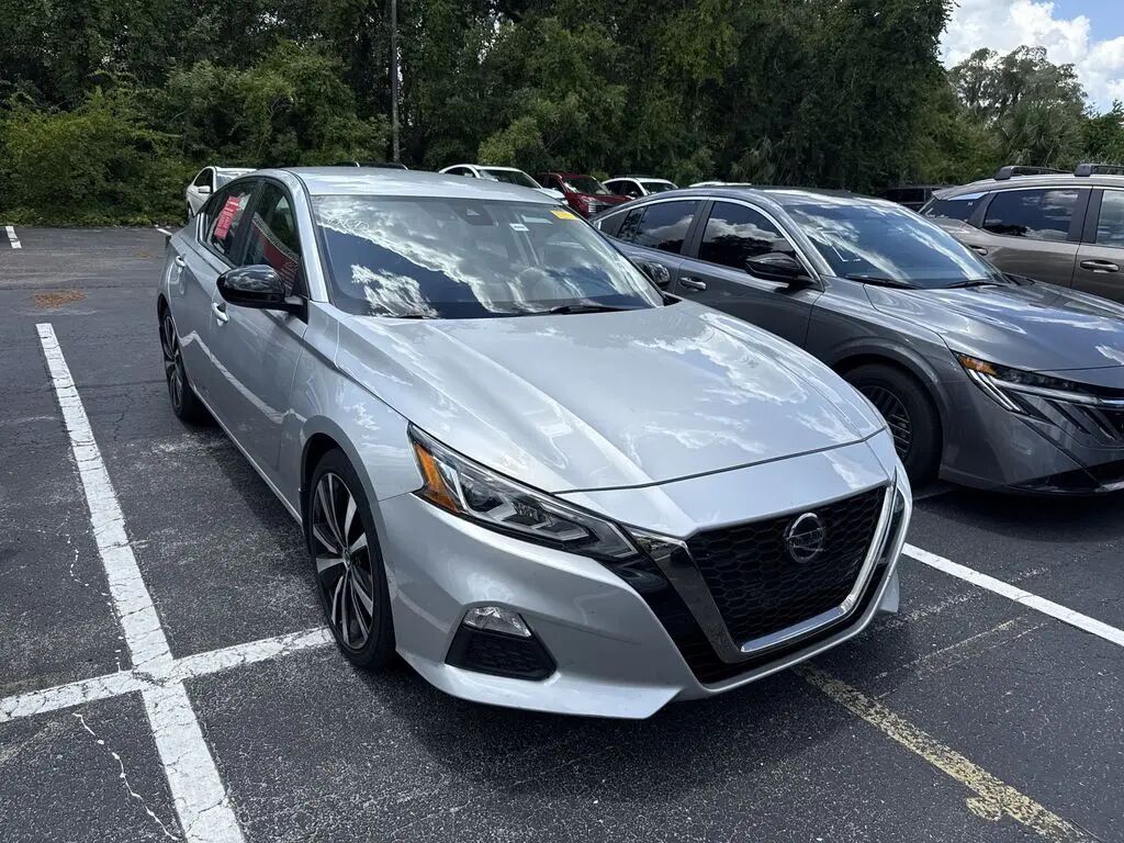 2022 Nissan Altima 2.5 SR — photo 1 of 13