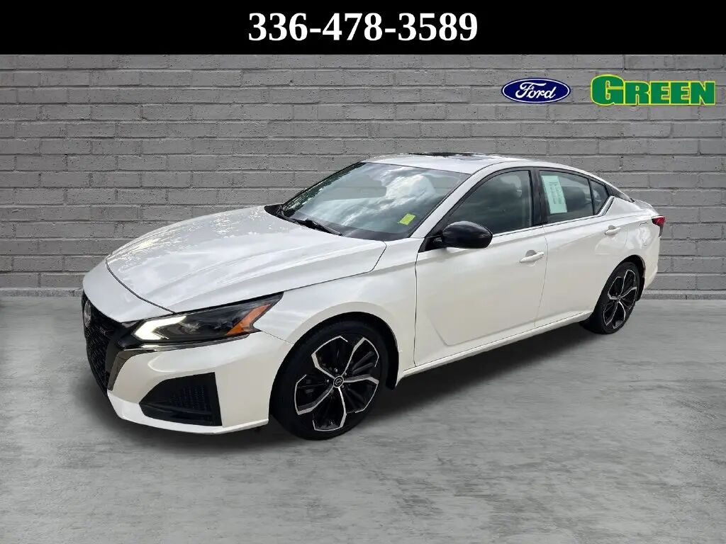 2023 Nissan Altima 2.5 SR — photo 1 of 12