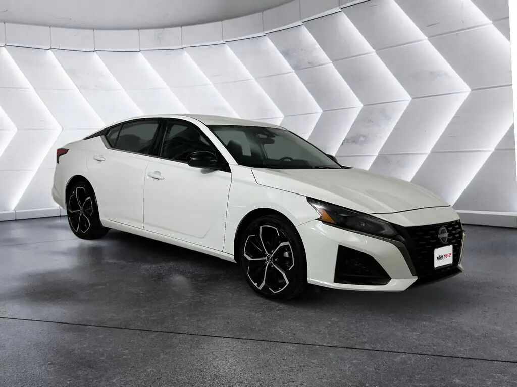 2024 Nissan Altima 2.5 SR — photo 1 of 13