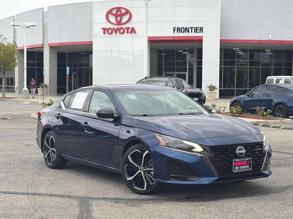 2023 Nissan Altima 2.5 SR Sedan — photo 1 of 13