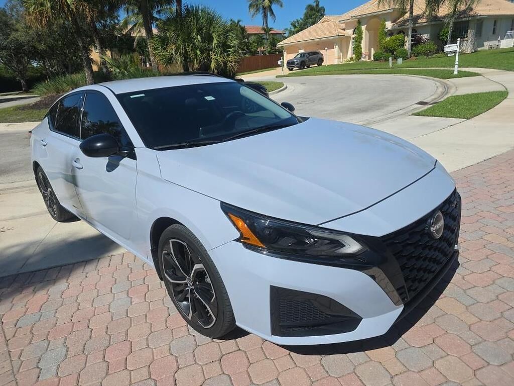 2023 Nissan Altima 2.5 SR — photo 1 of 8