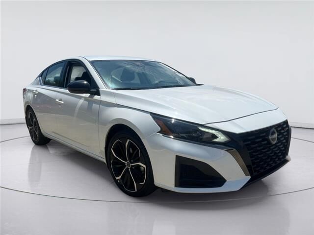 2025 Nissan Altima 2.5 SR — photo 1 of 9