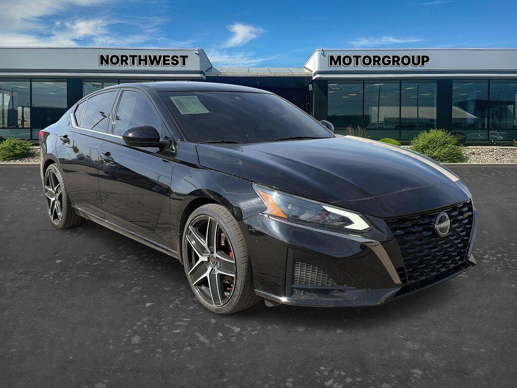 2023 Nissan Altima 2.5 SR — photo 1 of 13