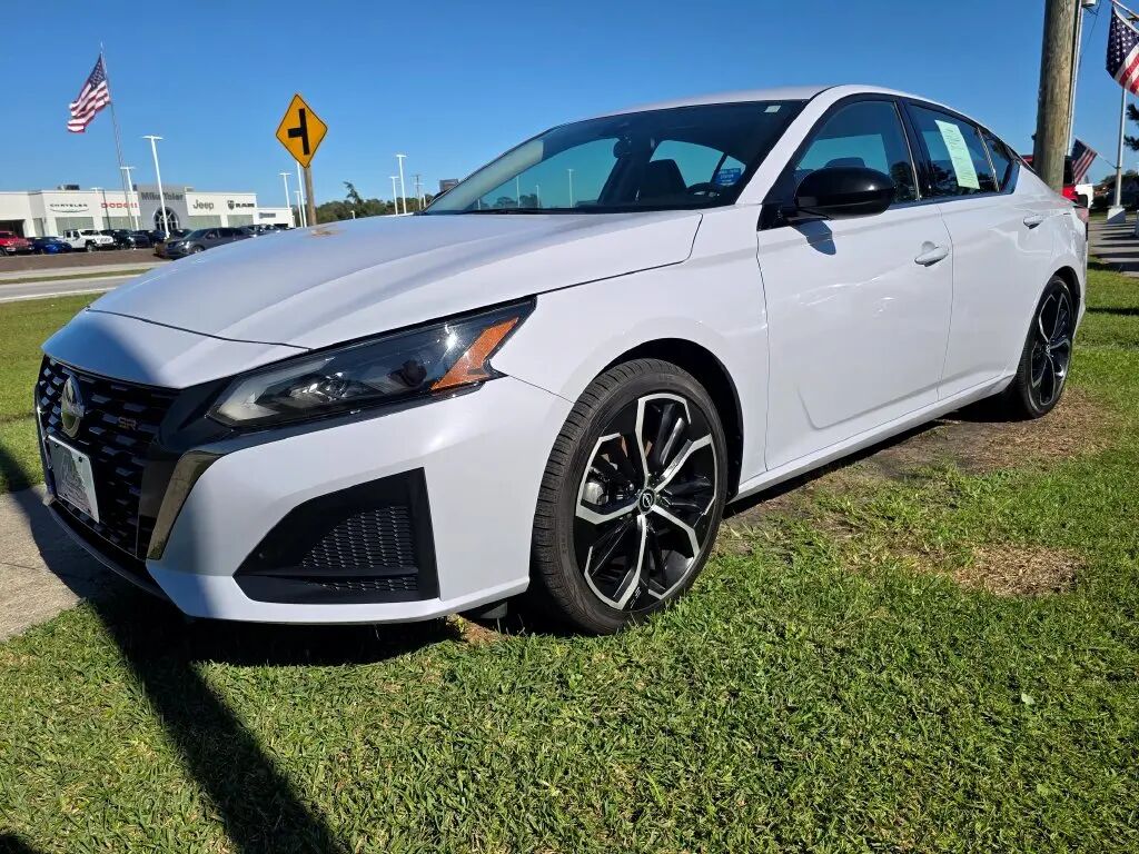 2024 Nissan Altima 2.5 SR — photo 1 of 13