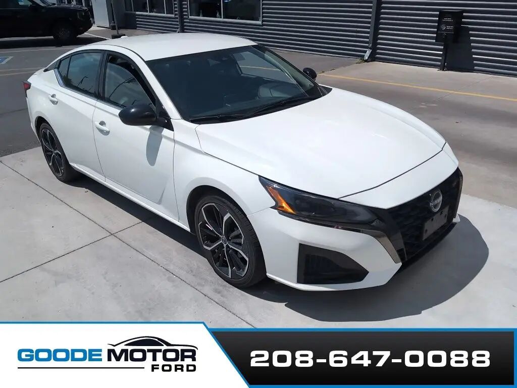2024 Nissan Altima 2.5 SR — photo 1 of 39