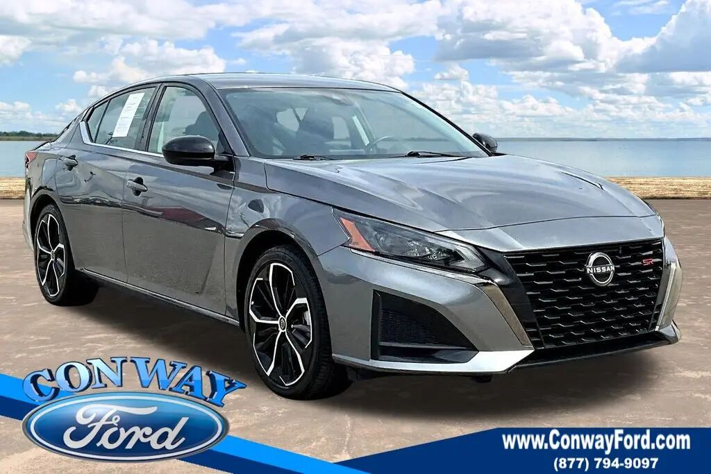 2025 Nissan Altima 2.5 SR — photo 1 of 17