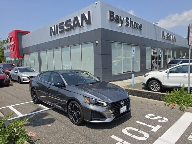 2025 Nissan Altima 2.5 SR — photo 1 of 82