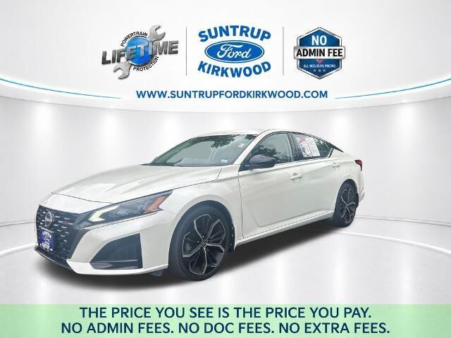2023 Nissan Altima 2.5 SR — photo 1 of 12
