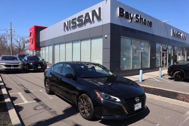 2025 Nissan Altima 2.5 SR — photo 1 of 94