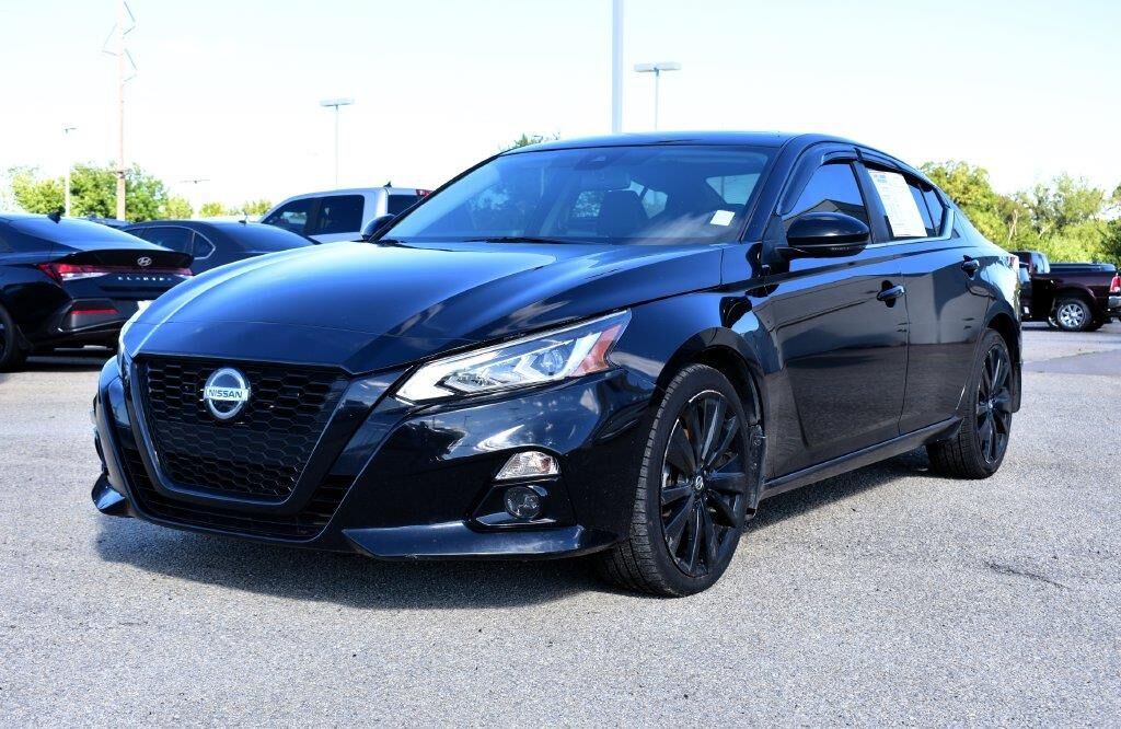 2022 Nissan Altima 2.5 SR — photo 1 of 13