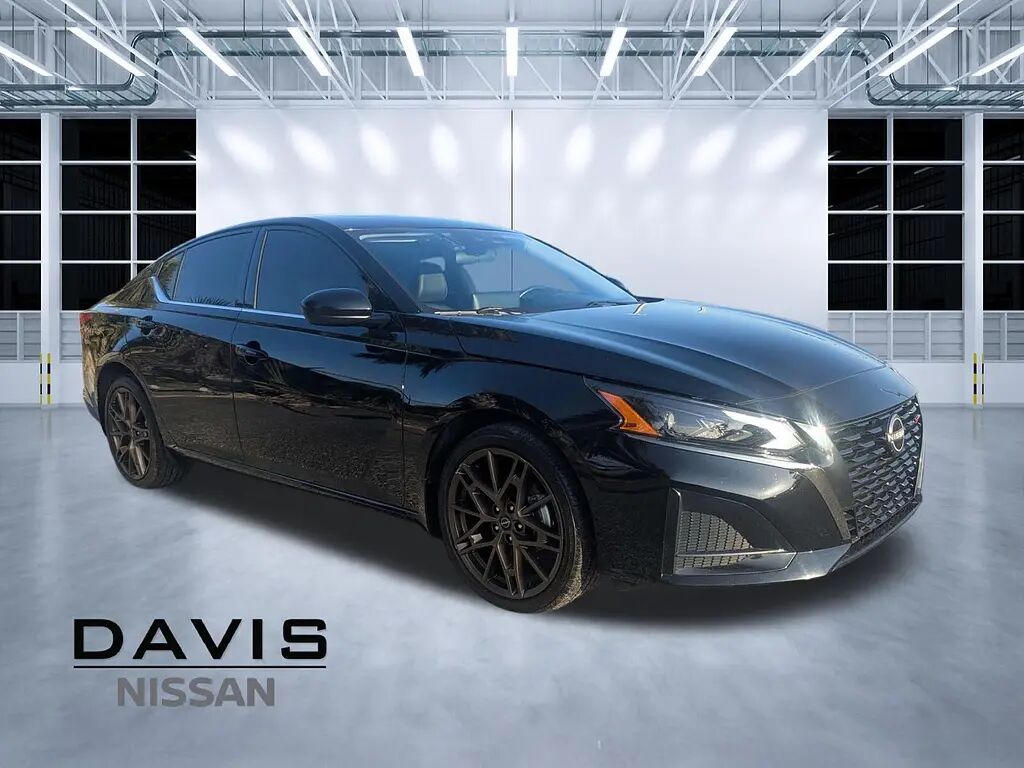 2025 Nissan Altima 2.5 SR — photo 1 of 13