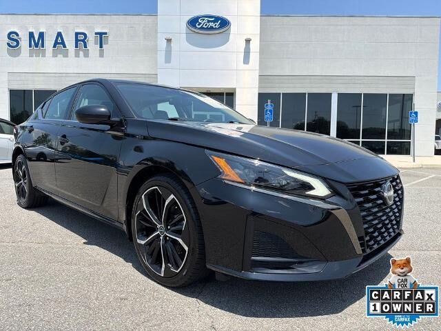 2023 Nissan Altima 2.5 SR — photo 1 of 12