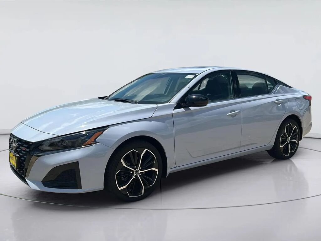 2025 Nissan Altima 2.5 SR — photo 1 of 23