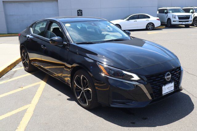 2025 Nissan Altima SR — photo 1 of 13