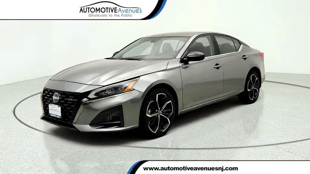 2023 Nissan Altima 2.5 SR — photo 1 of 26