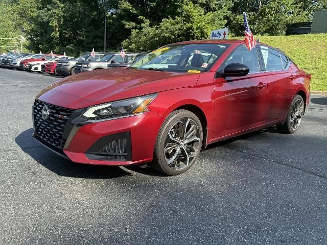 2025 Nissan Altima 2.5 SR — photo 1 of 13