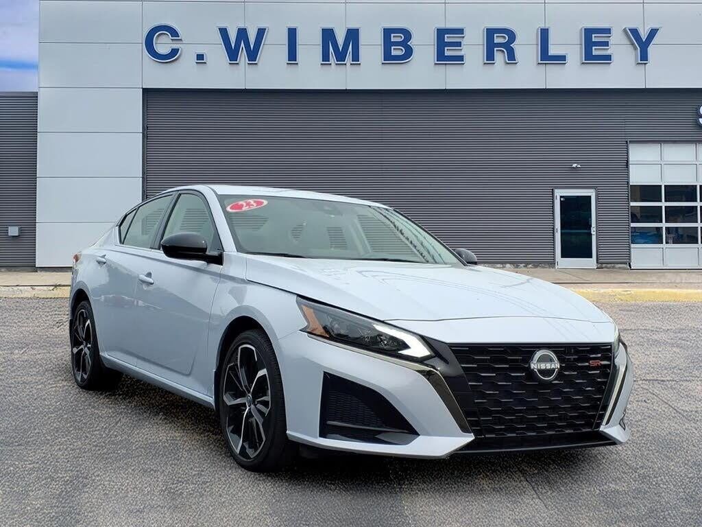 2023 Nissan Altima 2.5 SR — photo 1 of 2