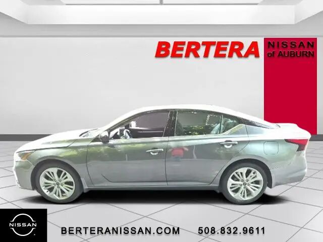2024 Nissan Altima 2.5 SR — photo 1 of 13