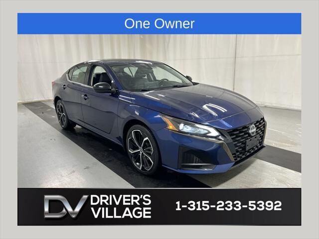 2023 Nissan Altima 2.5 SR — photo 1 of 26