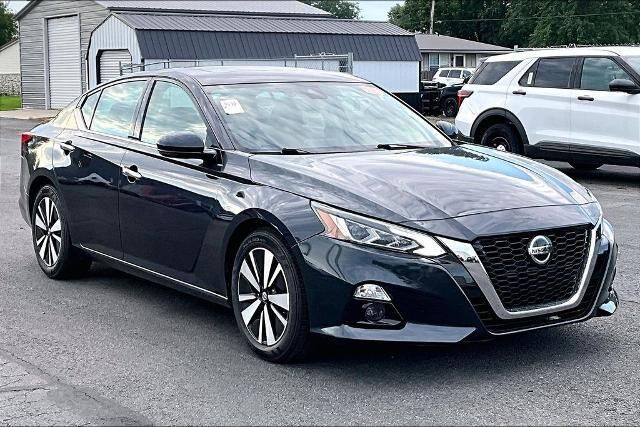 2020 Nissan Altima 2.5 SV — photo 1 of 26