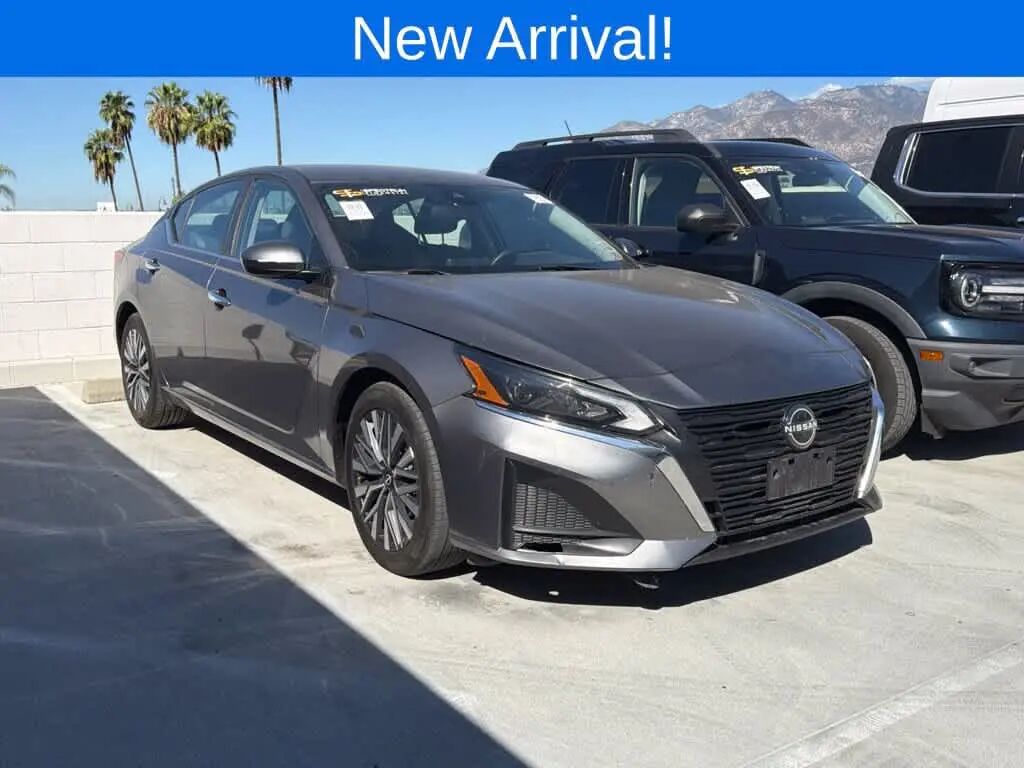 2023 Nissan Altima 2.5 SV — photo 1 of 12