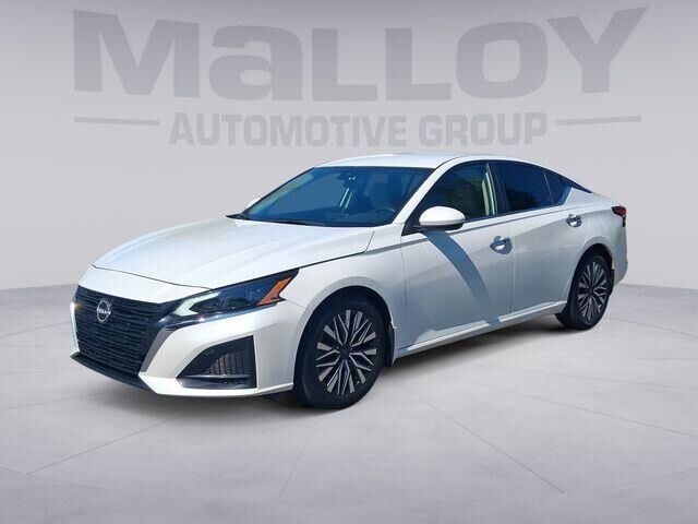 2023 Nissan Altima 2.5 SV — photo 1 of 13