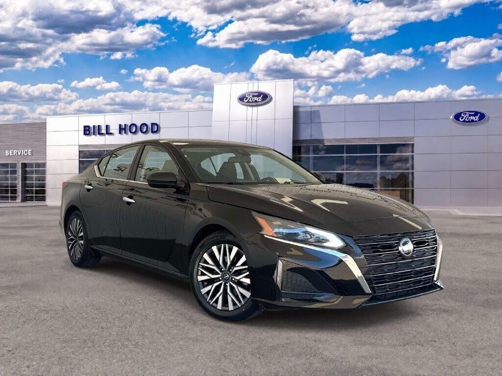 2024 Nissan Altima 2.5 SV — photo 1 of 1