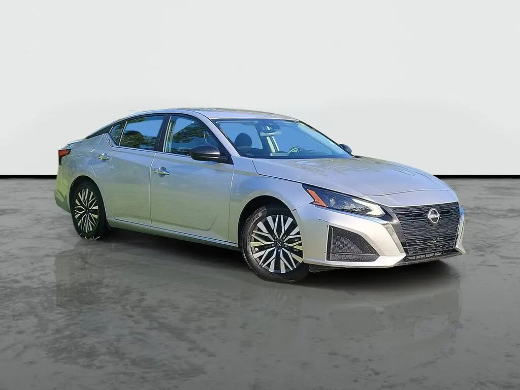 2024 Nissan Altima 2.5 SV — photo 1 of 12