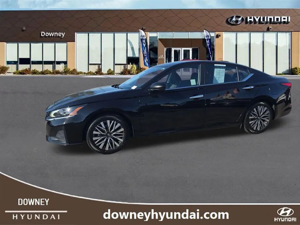 2024 Nissan Altima 2.5 SV — photo 1 of 13