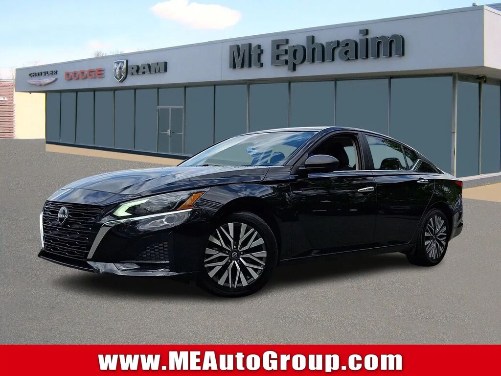 2024 Nissan Altima 2.5 SV — photo 1 of 13
