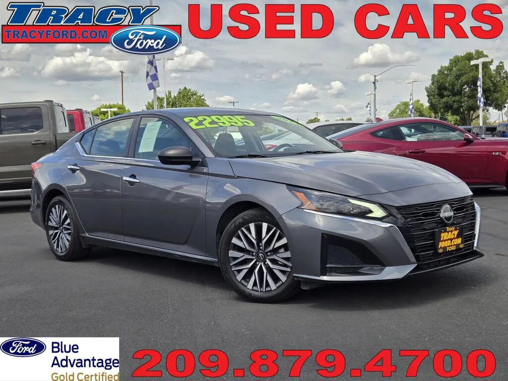 2024 Nissan Altima 2.5 SV — photo 1 of 13