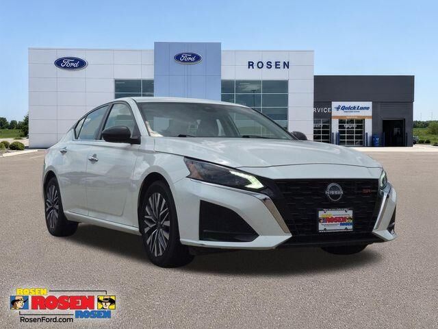 2024 Nissan Altima 2.5 SV — photo 1 of 13