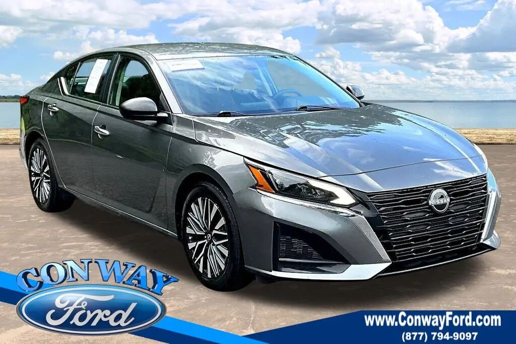 2024 Nissan Altima 2.5 SV — photo 1 of 12