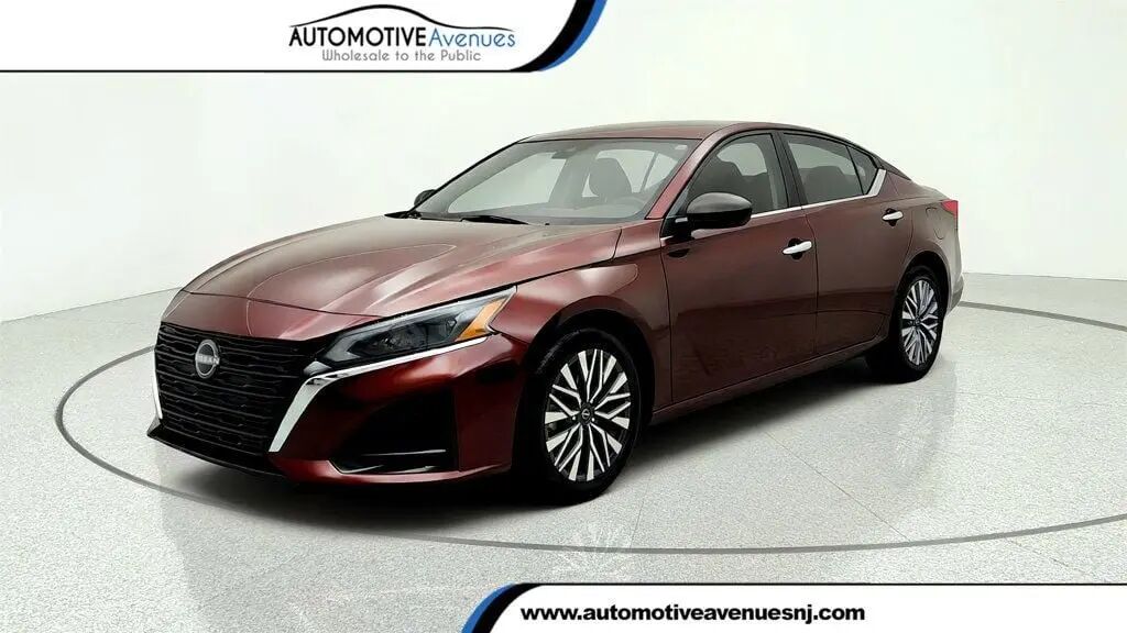 2025 Nissan Altima 2.5 SV — photo 1 of 26