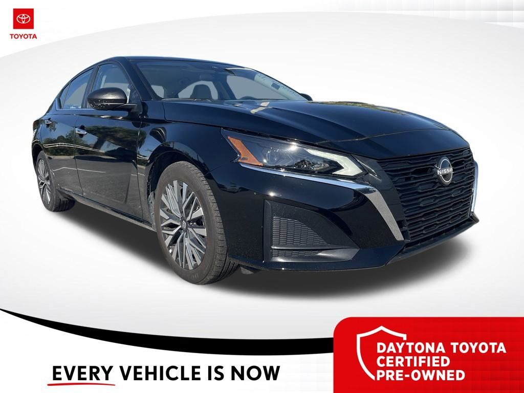 2025 Nissan Altima 2.5 SV — photo 1 of 13