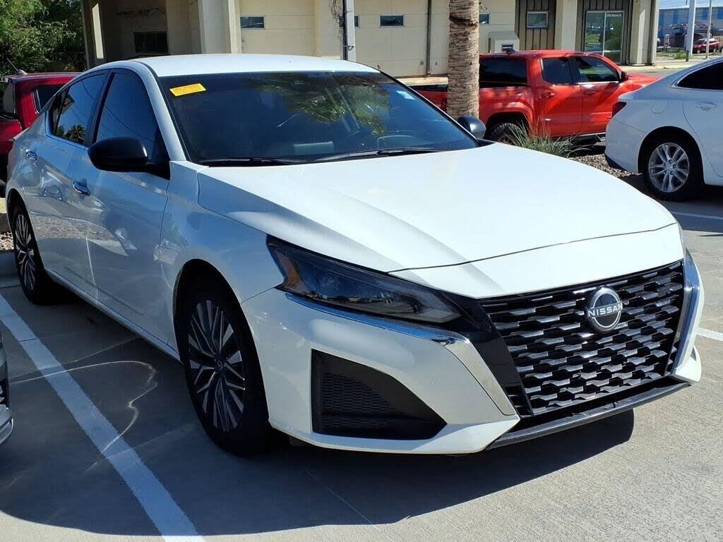 2025 Nissan Altima 2.5 SV — photo 1 of 1
