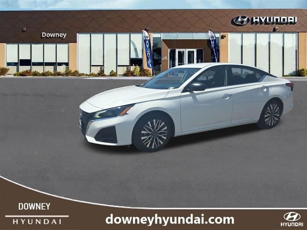 2025 Nissan Altima 2.5 SV — photo 1 of 13