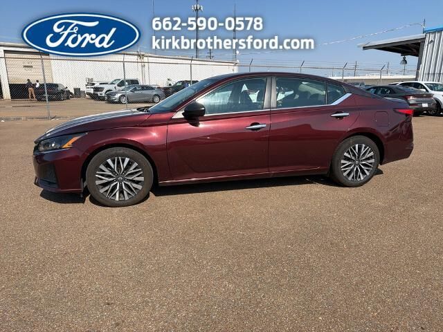 2025 Nissan Altima 2.5 SV — photo 1 of 1